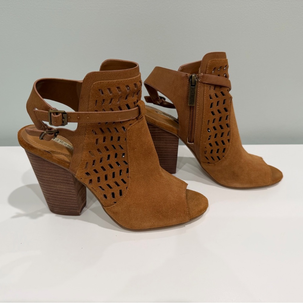 BCBG Chic Tan Peep-Toe‎ Block Heels WOMENS SIZE 7.5